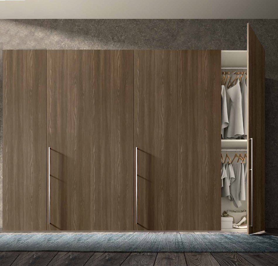 Armadio a 6 ante battenti Noce moro con ante da 60 cm