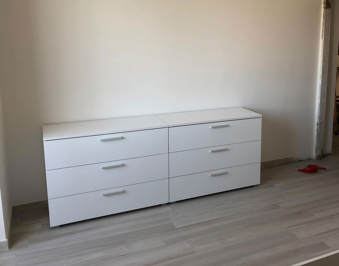 ACQUISTA ANCHE TU Comò Bianco Opaco a 3 cassetti con maniglie Grigie