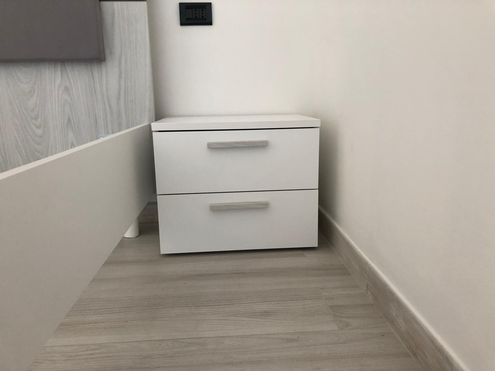 ACQUISTA ANCHE TU comodino bianco opaco a 2 cassetti 