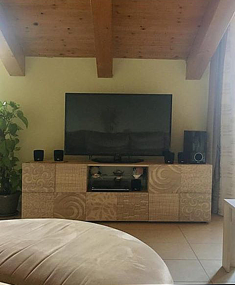 ACQUISTA ANCHE TU Base porta TV in rovere serigrafato con 2 ante e 1 cassetto