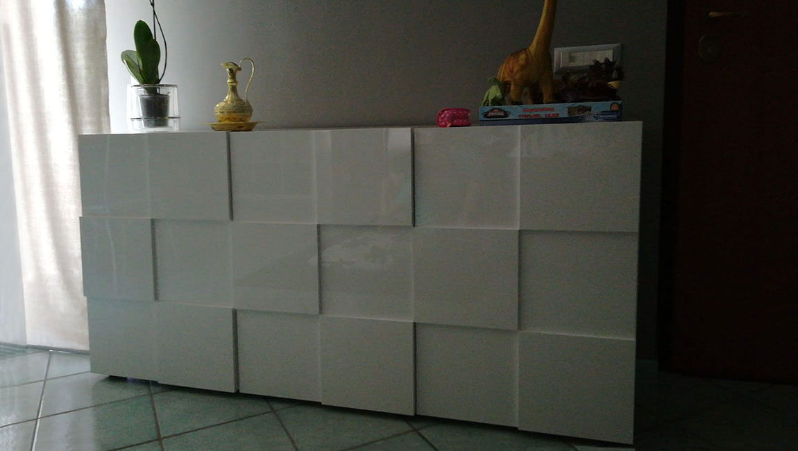 ACQUISTA ANCHE TU Madia dal design moderno a 3 ante, Grigia lucida