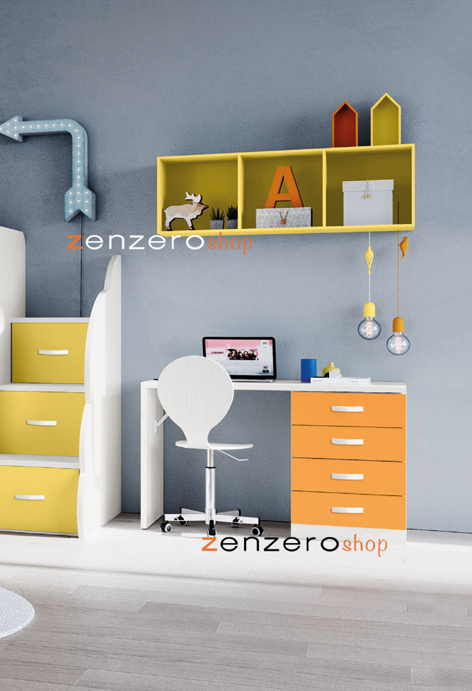 Zona studio per ragazzi, composta da scrivania e libreria appesa