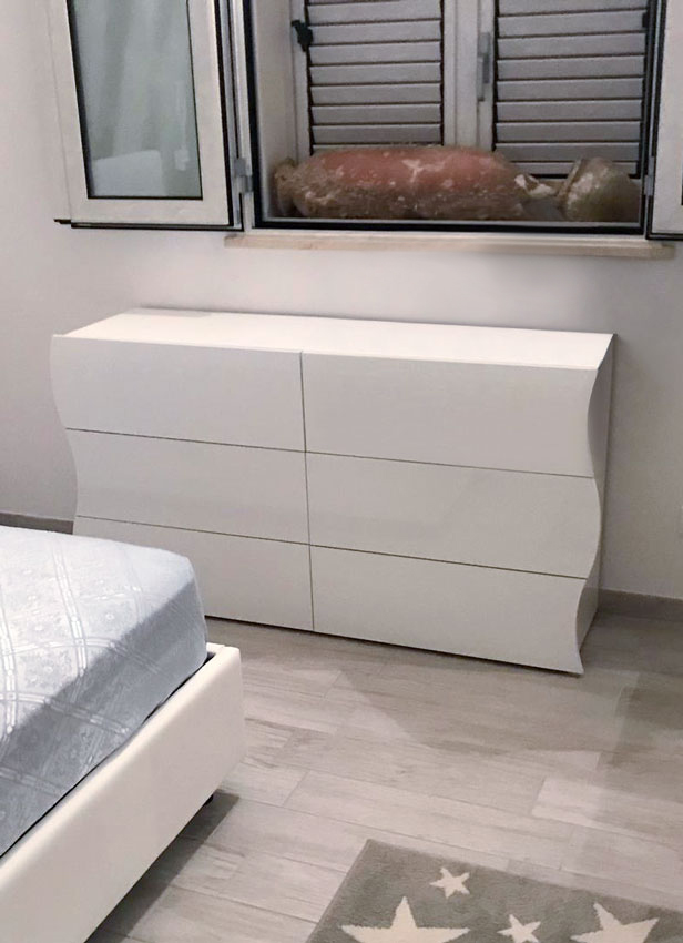 ACQUISTA ANCHE TU Comò moderno bianco laccato lucido a 6 cassetti sagomati 